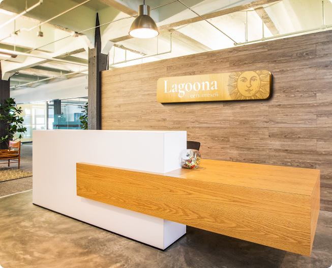 Фото стойки регистрации отеля